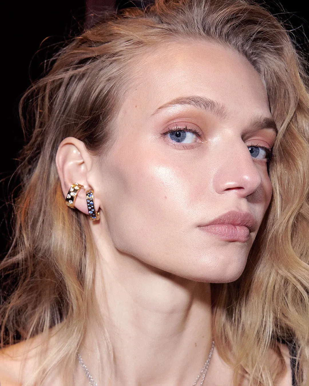 Chenbourg ear clip w sapphires