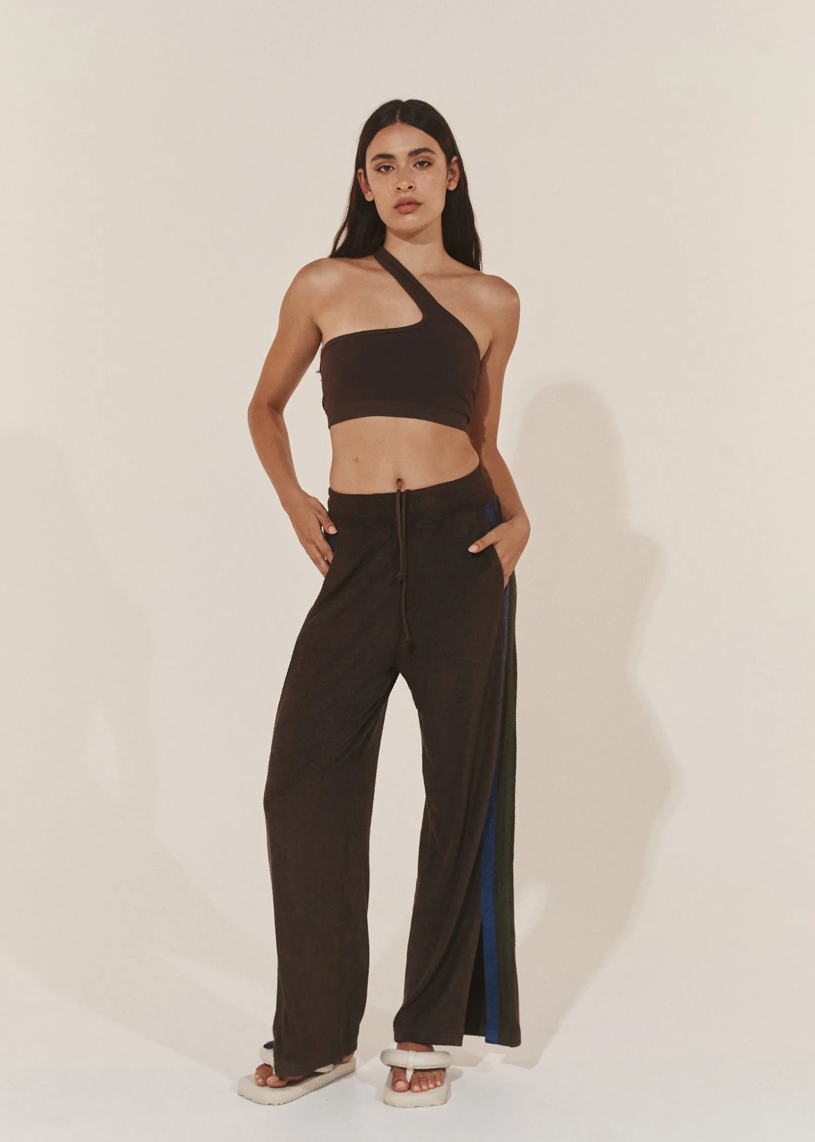 Forme One Shoulder Crop - Java Brown