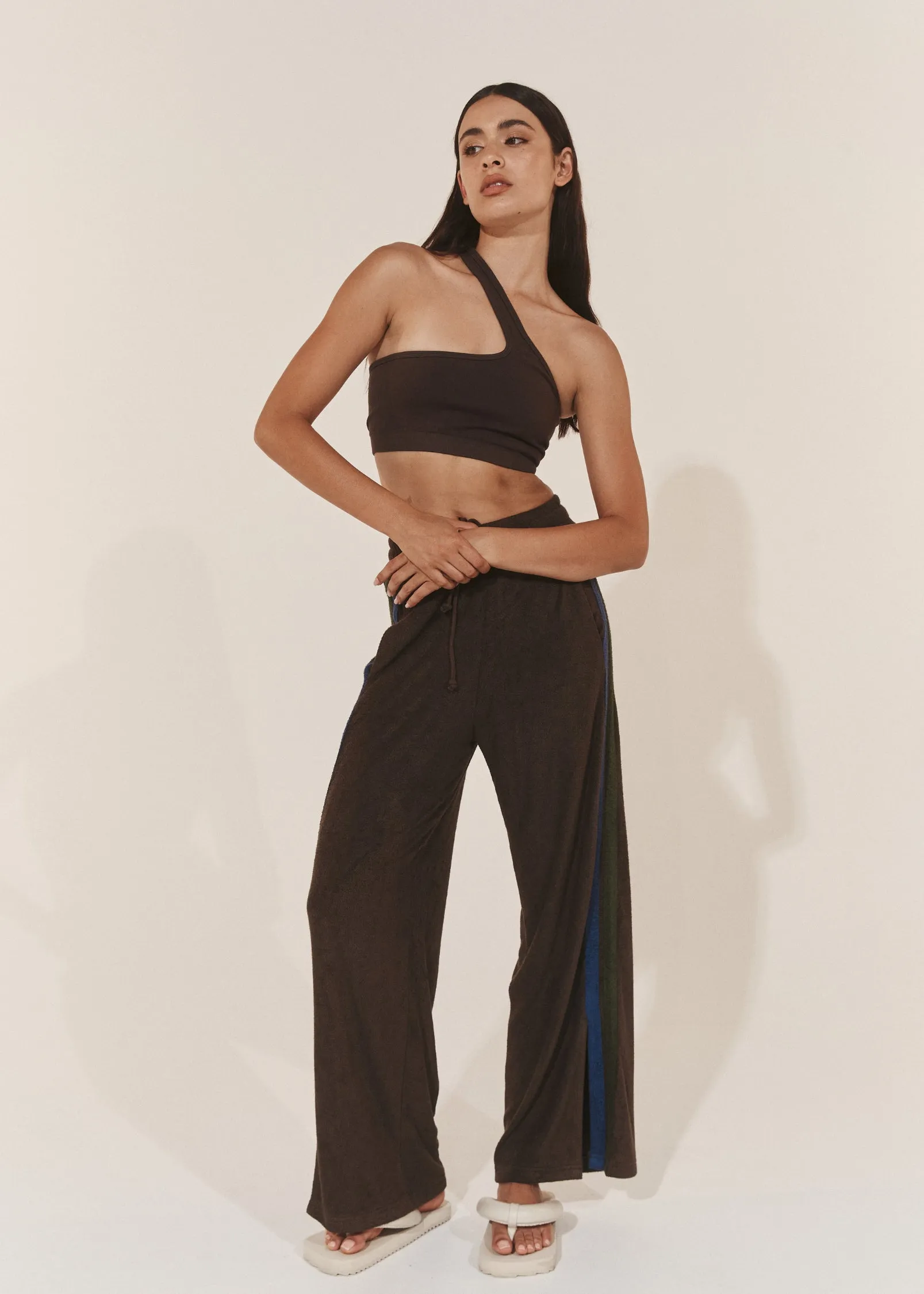 Forme One Shoulder Crop - Java Brown