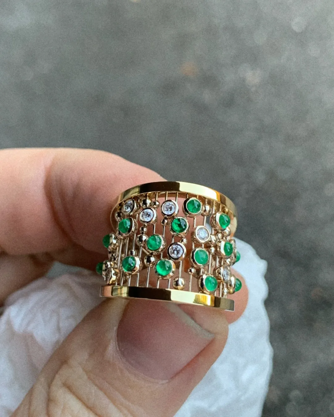 Strings Theory ring w emeralds
